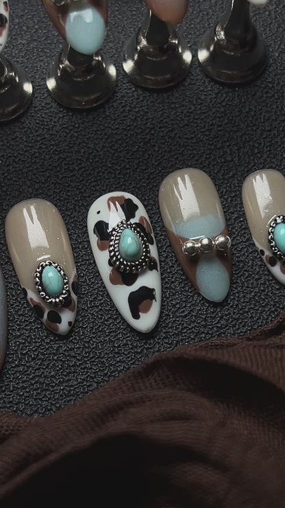 Boho Cowprint (F131)